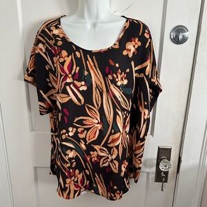 Maurices Black Floral Short Sleeve Scoop Neck Blouse
